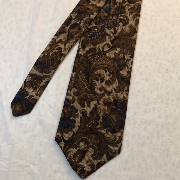 Victorio Tie - Picture 2 of 4